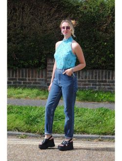 90s Vintage Super High Waisted Mid Wash Mom Jeans