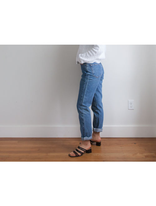 vintage mom jeans / Calvin Klein high waist jeans / fitted tapered denim / waist 26"/ 26x31