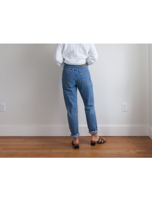 vintage mom jeans / Calvin Klein high waist jeans / fitted tapered denim / waist 26"/ 26x31