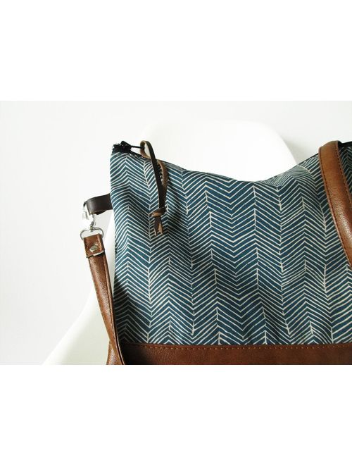 Crossbody leather bag, Crossbody purse, Geometric print, Navy bag, Nautical, Slouchy style, Everyday Purse, Cross body bag, Navy blue