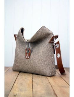 Womans felt handbag, felt purse for women, messenger bag for her, gift for her, womans messenger bag, clutch bag, handbag