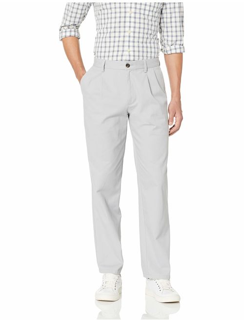 Amazon Essentials Men's Classic-Fit Wrinkle-Resistant Pleated Chino Pant