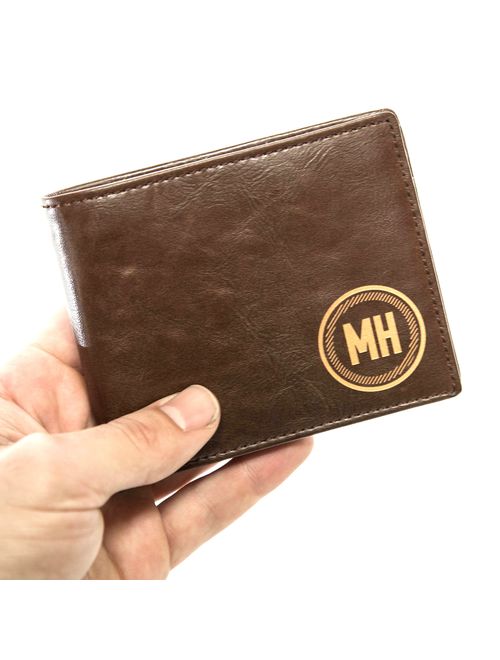 Personalized Mens Wallet - Leather Wallet, The Perfect Mens Gift, Boyfriend Gift, Father's Day Gift or Groomsmen Gift - Personalized Gifts for Men: a Bifold wallet with I