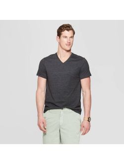 Men's Standard Fit Short Sleeve Lyndale V-Neck T-Shirt - Goodfellow & Co™