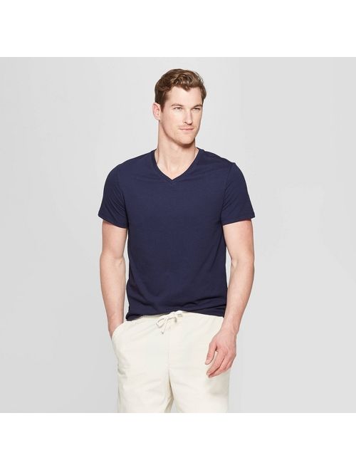 Men's Standard Fit Short Sleeve Lyndale V-Neck T-Shirt - Goodfellow & Co&#153;