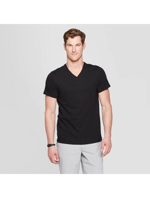 Men's Standard Fit Short Sleeve Lyndale V-Neck T-Shirt - Goodfellow & Co&#153;