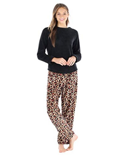 PajamaMania Women's Fleece Long Sleeve Pajamas PJ Set