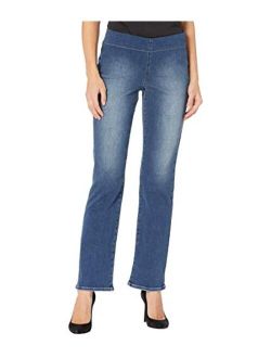 Pull-On Straight Leg Jeans in Clean Enchantment