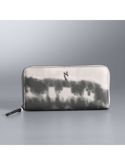 Simply style with this compact and lightweight Vera Vera Wang Signature Wallet