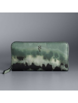 Simply style with this compact and lightweight Vera Vera Wang Signature Wallet