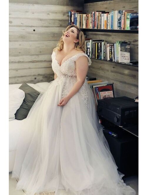 Floral Print V-neck Neckline Plus Size Wedding Dress with Tulle Lace Applique Pearls Beads A-line Sweep Train Bridal Dress