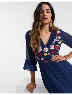 lace insert pleated midi dress with embroidery in navy