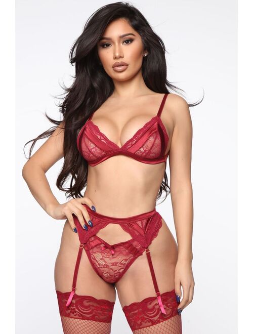 Bedroom Candles Lace 3 Piece Garter Set - Red