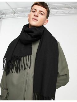 blanket scarf in black with tassels