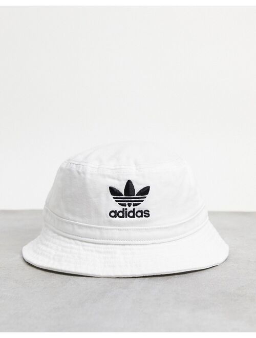 Adidas Originals unisex bucket hat in white