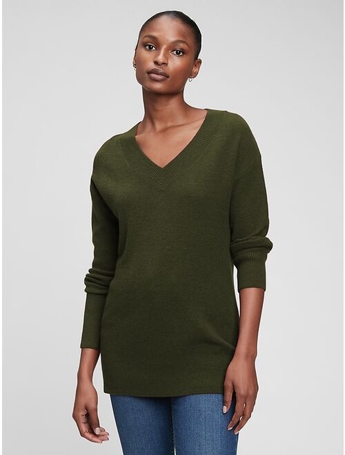 GAP Textured V-Neck Sweater