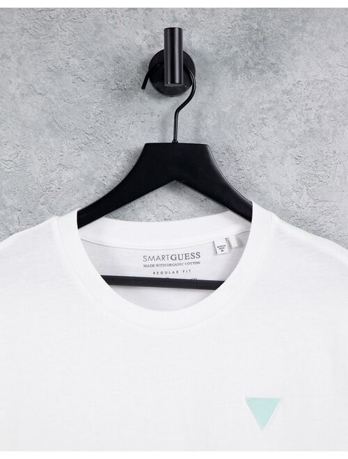 Guess t-shirt in white with small logo