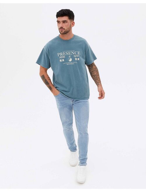 New Look T-shirt with Presence print washed blue