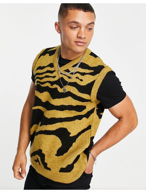 New Look knitted animal print vest in mustard