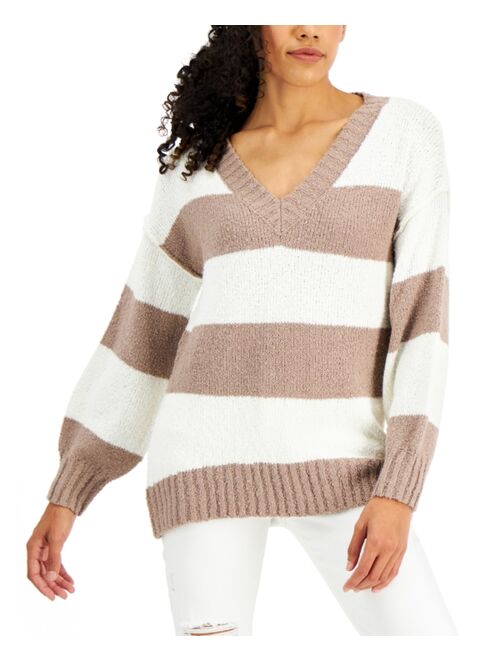 Hippie Rose Juniors' V-Neck Tunic Sweater