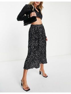 plisse midi skirt in black and white spot