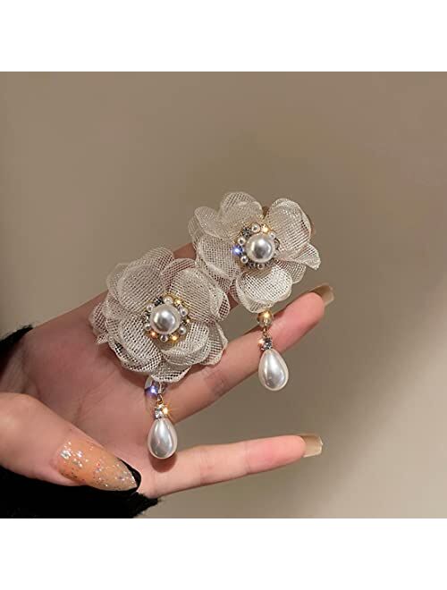 Wekicici White Flower Stud Earrings Women Tiny Pearls Floral Earrings Studs Earrings Flower Shaped Earrings for Women Girls