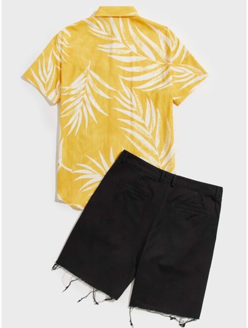 SHEIN Men Tropical Print Blouse & Raw Hem Shorts Set