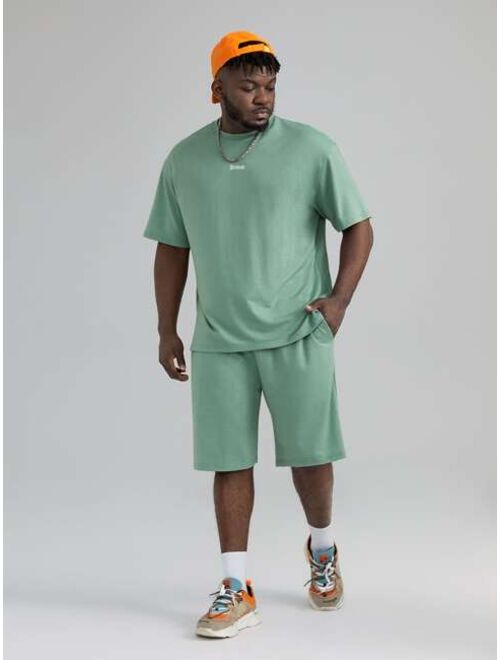 Shein Extended Sizes Men Letter Graphic Tee & Shorts Set