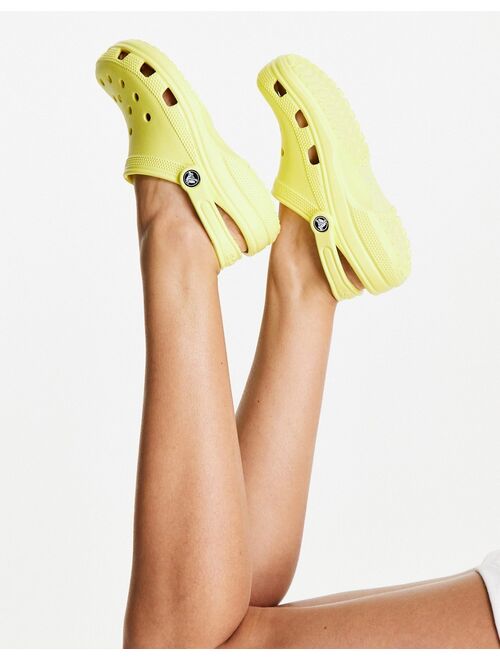 Crocs classic shoes in banana