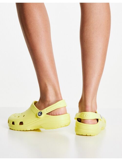 Crocs classic shoes in banana