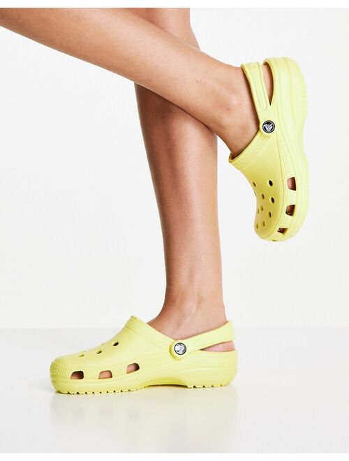 Crocs classic shoes in banana