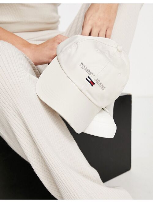 Tommy Hilfiger Tommy Jeans flag logo cap in ecru