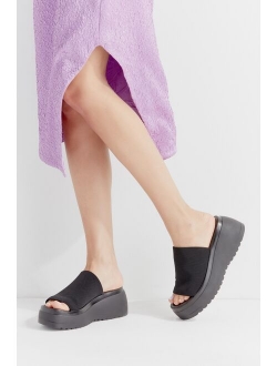 UO Exclusive Scrunchy Platform Sandal