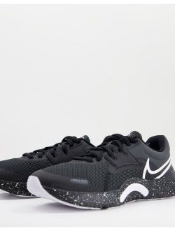 Training Retaliation sneakers in black/white