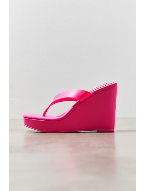 Steve Madden Refined Platform Wedge