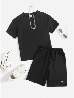 Boys Drop Shoulder Tee & Drawstring Waist Shorts With Chain Necklace