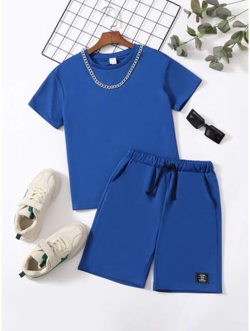 SHEIN Boys Drop Shoulder Tee & Drawstring Waist Shorts With Chain Necklace