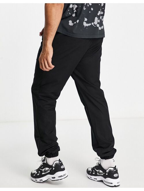 Mennace cargo pants in black