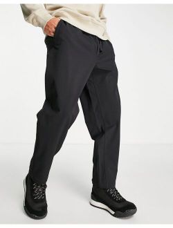 Tech Easy pants in black