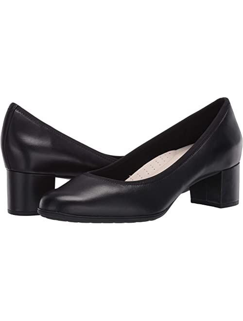 Aravon Career Dress Pump