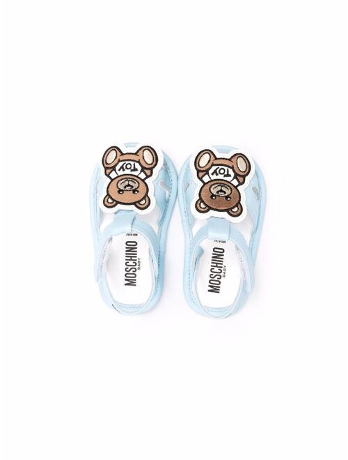 Moschino Kids teddy bear-patch sandals