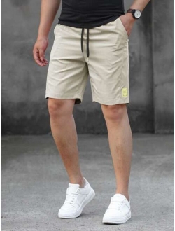 Men Letter Patched Drawstring Waist Shorts