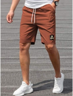 Men Coconut Tree Letter Graphic Drawstring Waist Shorts