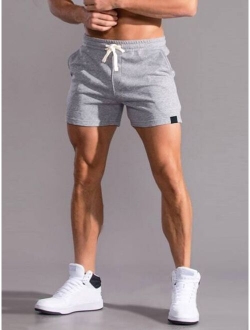 Men Patch Detail Drawstring Waist Shorts