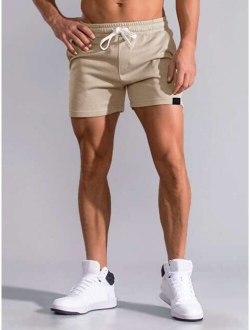 Men Patch Detail Drawstring Waist Shorts