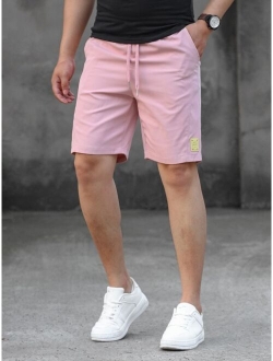 Men Letter Patched Drawstring Waist Shorts