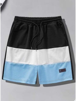 Men Color Block Letter Patched Detail Drawstring Waist Shorts