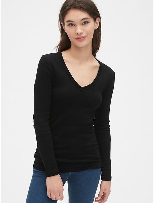 Gap Modern V-Neck T-Shirt