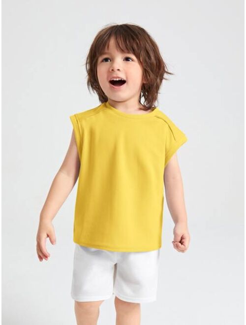 SHEIN BASICS Toddler Boys Round Neck Solid Tank Top