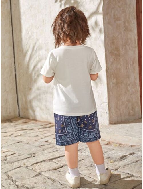 SHEIN Toddler Boys Paisley Print Patched Pocket Tee Shorts